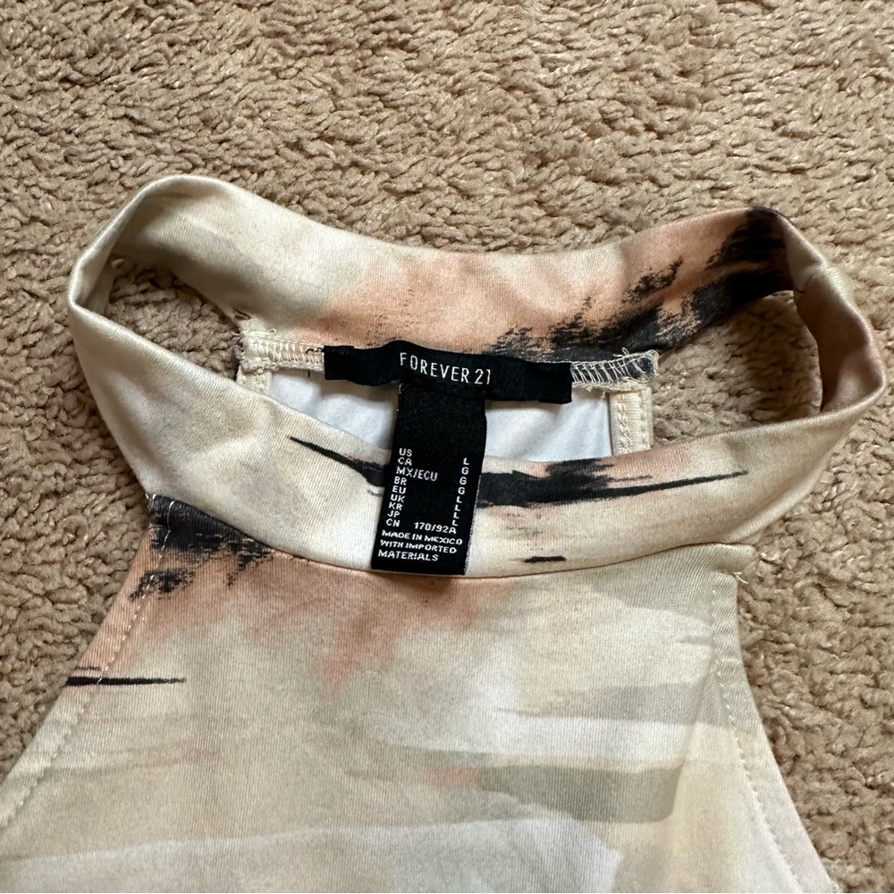 LIKE NEW Abstract Crop Top - Picture 3 of 4